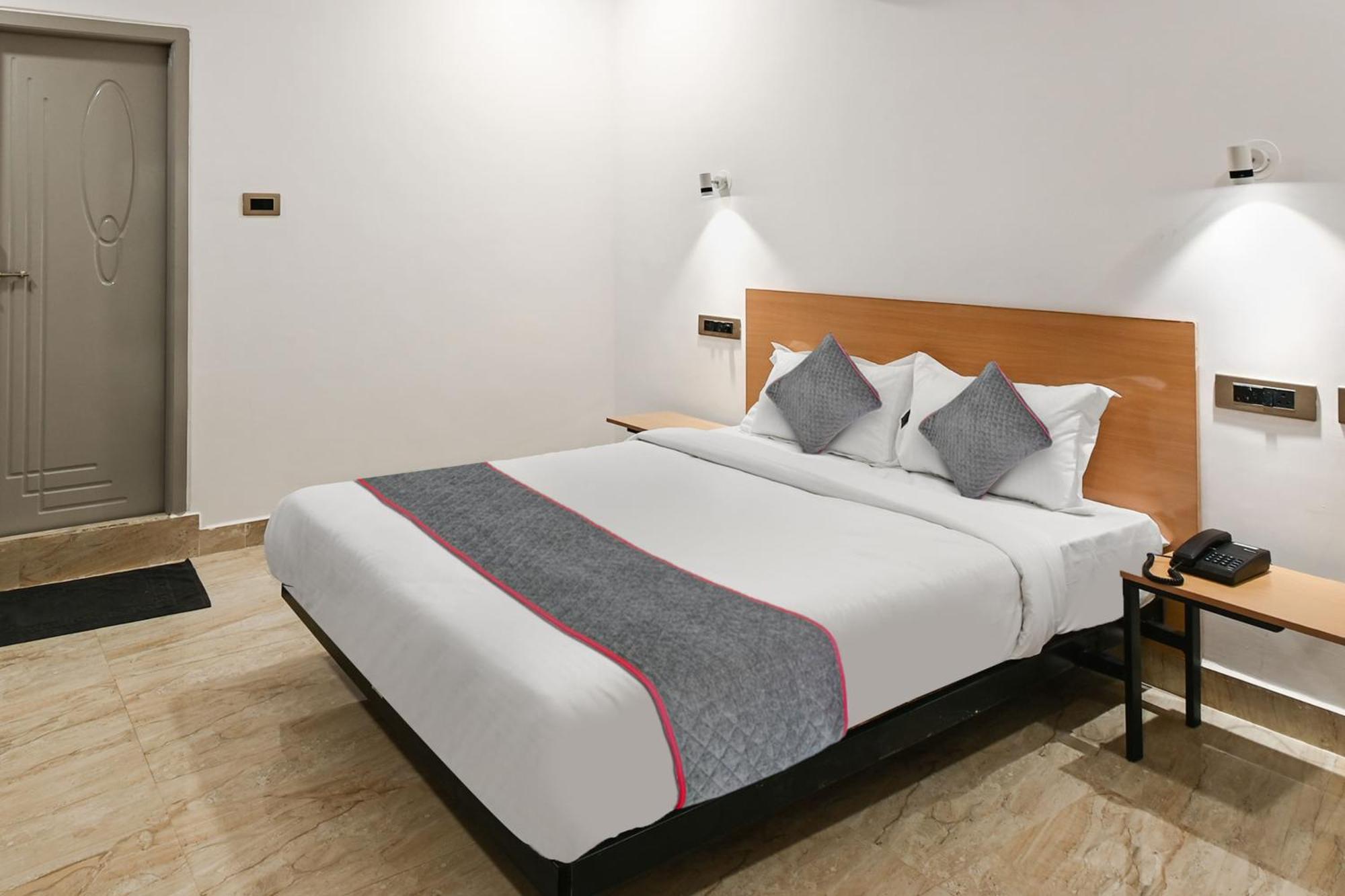 Super Townhouse De Alphabet Karmanghat Hyderabad Bagian luar foto
